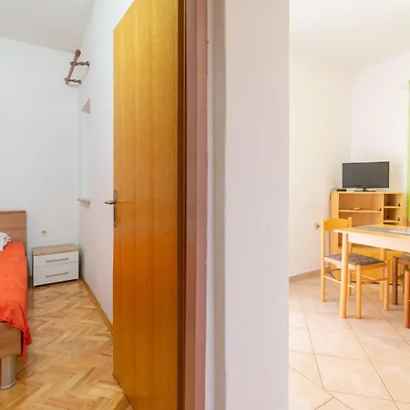 Apartment By The Sea Mandre, Pag - 205 Kolan