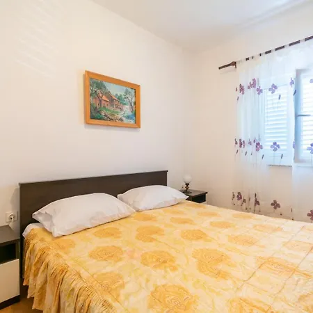 Apartment By The Sea Mandre, Pag - 205 *